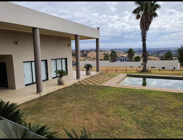 6 BEDROOM HOUSE FOR SALE IN LANSERIA